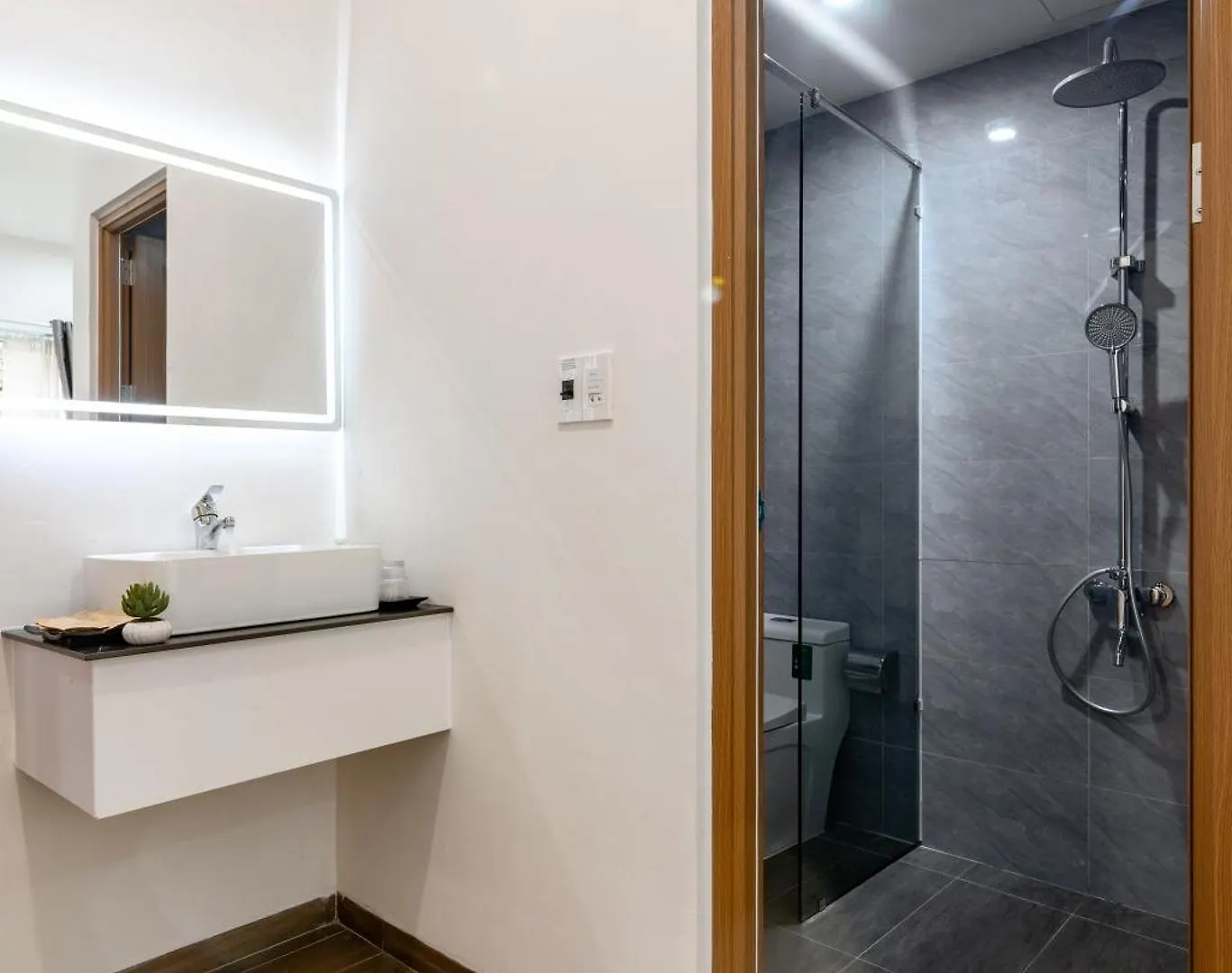 The Querencia Tranquila 400M Mykhe Beach Da Nang Villa