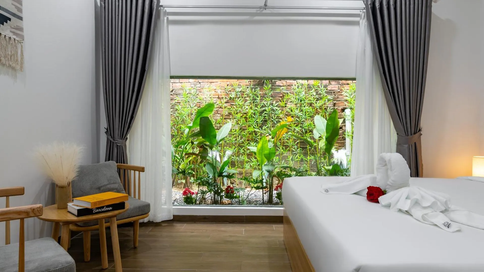 The Querencia Tranquila 400M Mykhe Beach Da Nang Villa